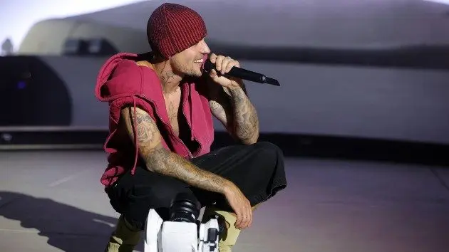 getty_justinbieberpinkcoachella_042126680737