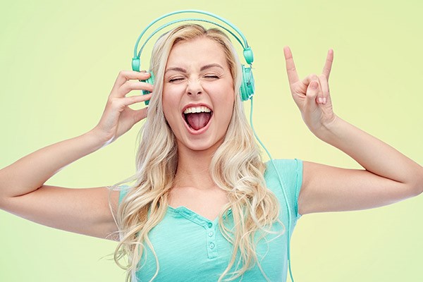 girl-listening