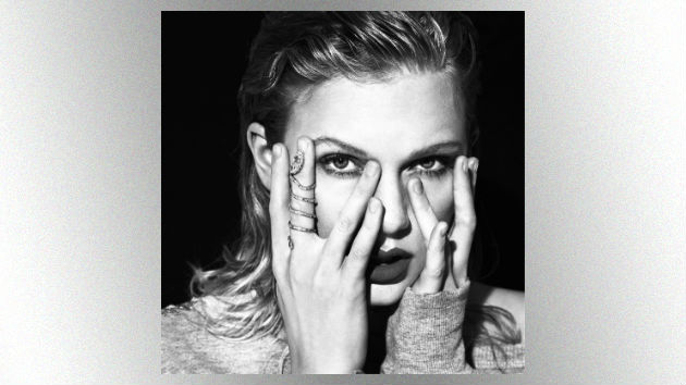 m_taylorswiftsnakering_082817-8