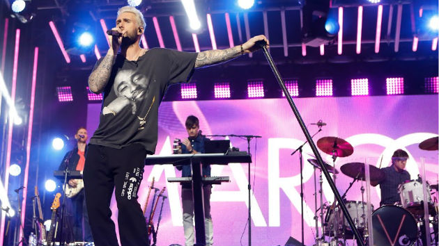 m_maroon5adamoutfront_090818