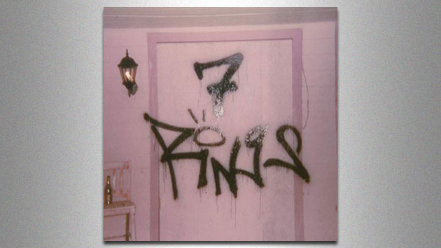 m_arianagrande_7rings_011819-3