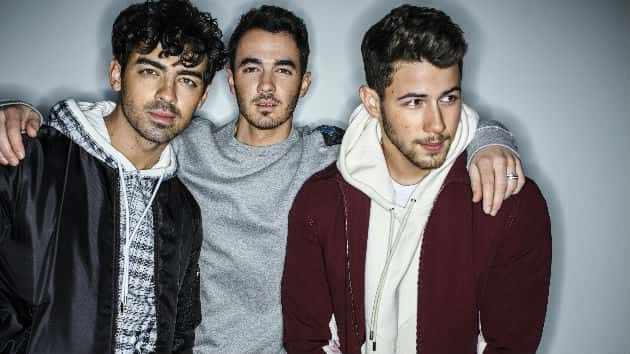 m_jonasbrothers_030819-8