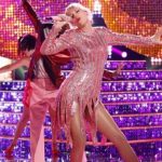 m_taylorswifthevoiceperforms2019_091619