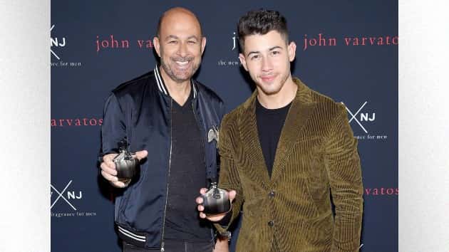 m_nickjonasjohnvarvatos_110819