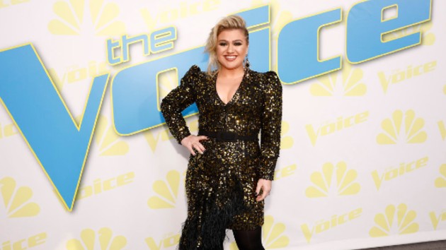 m_kellyclarksonthevoice_120219