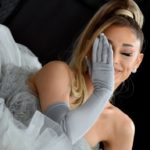 getty_arianagrandehandonface_040721