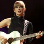 getty_taylorswiftwithguitar_100322