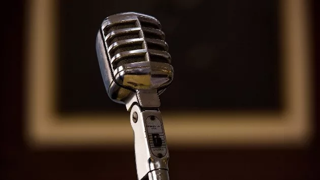 getty_microphone_01092023667245