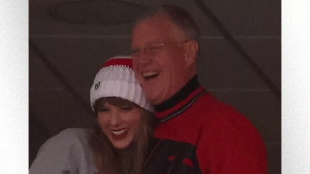 getty_taylorswiftanddad_022624728006