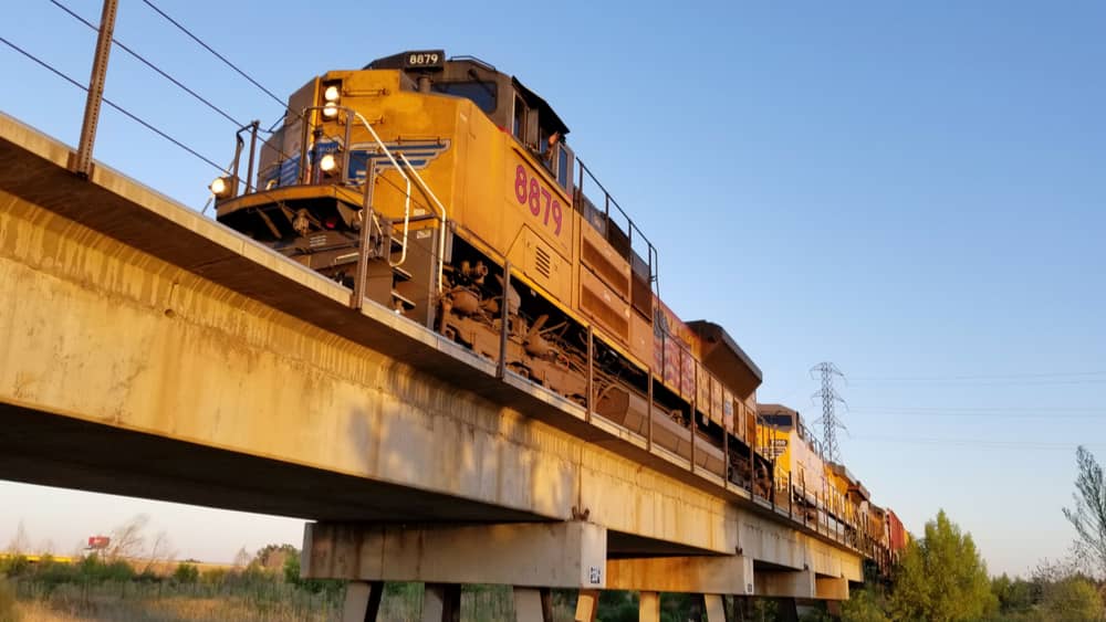 Freight Train Derails In Northwestern Iowa After Bridge Collapse | 102. ...