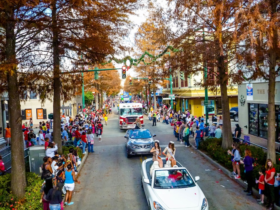 Lafayette Sonic Christmas Parade 2022 Lafayette Sonic Christmas Parade | 1067 Pure Country