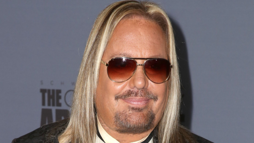 Watch Motley Crue frontman Vince Neil make his debut at Nashville's ...