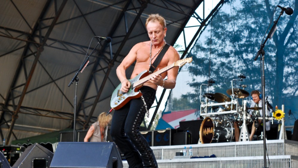 Def Leppard's Phil Collen Leaves Tour Due To Family Emergency | Q106.3